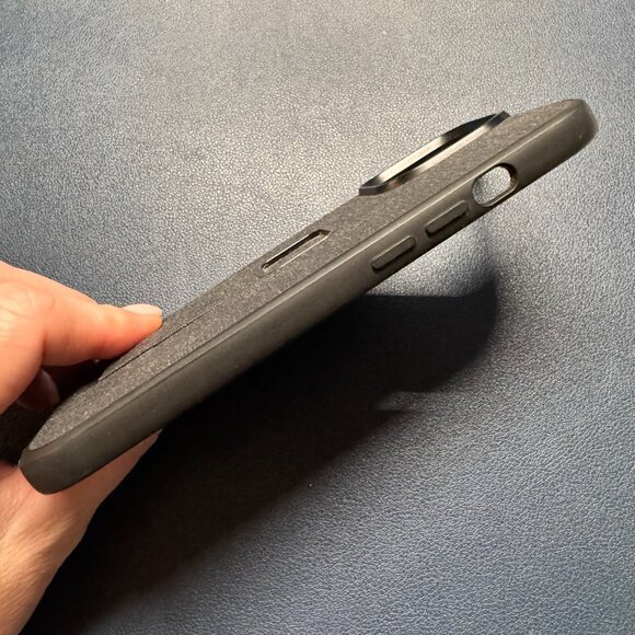 Peak Design Everyday Case w/ Loop for iPhone 13 Pro - Picture 3 of 5